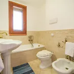 Semesterbostad Beautiful In Torre Colonna-sperone