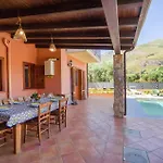 Semesterbostad Beautiful In Torre Colonna-sperone
