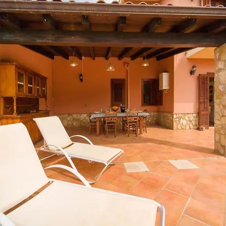 Feriehus 3 Bedroom Stunning In Torre Colonna-sperone Mandra Capreria